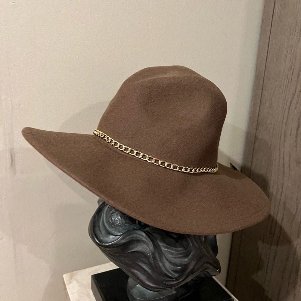 STEVE MADDEN Brand new with tags hat. 100% Wool.Beautiful Chocolate Brown!